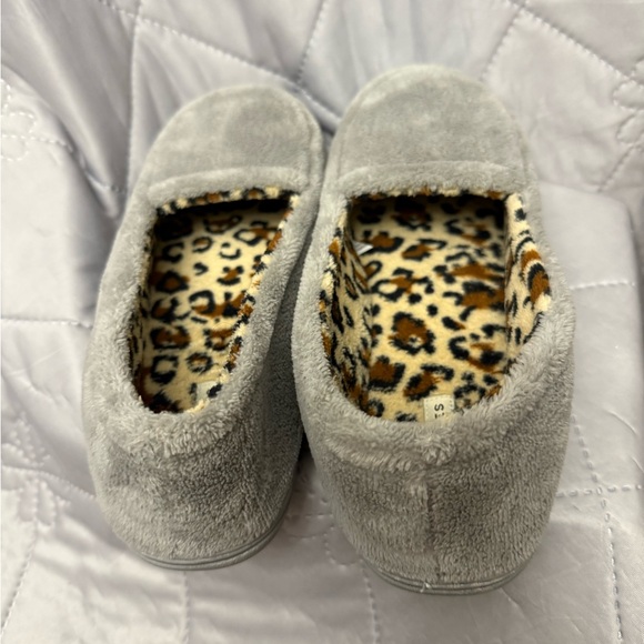 Womens Aerosoles Soft Terry Closed Back
Slippers with Leopard Print Lining - Picture 1 of 4